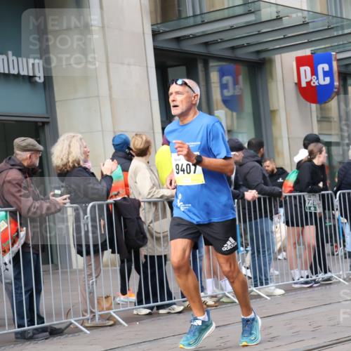 05.10.2025 - 20. swb-Marathon Bremen Strokosch-Dieckow http://msf.ph/oto/9250732 05.10.2025 10:54:05 Ziel 9367, 9392, 9407, 9574, 9633, 9900, 10032, 10097, 10178, 10234, 10296, 10402, 10533, 10768, 10810, 10915, 11040, 11045, 11089, 11203, 11271, 11449, 11694, 9367, 9392, 9407, 9574, 9633, 9900, 10032, 10097, 10178, 10234, 10296, 10402, 10533, 10768, 10810, 10915, 11040, 11045, 11089, 11203, 11271, 11449, 11694 meine-sportfotos.de
