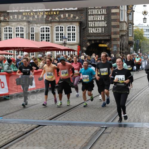 05.10.2025 - 20. swb-Marathon Bremen Yannick Fuchs http://msf.ph/oto/9250747 05.10.2025 11:13:49 Ziel 9242, 9899, 10040, 10364, 10433, 10574, 10705, 10707, 10957, 11060, 11068, 11264, 11385 meine-sportfotos.de