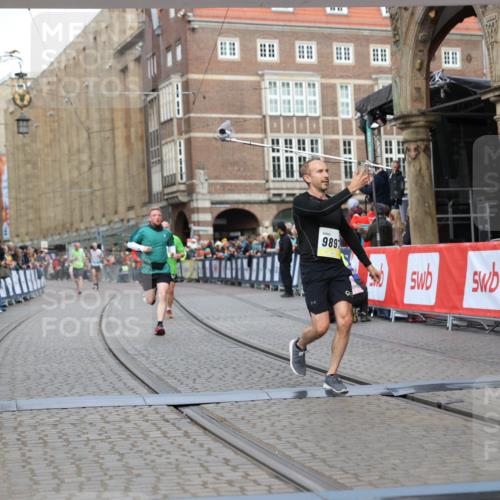 05.10.2025 - 20. swb-Marathon Bremen Yannick Fuchs http://msf.ph/oto/9250749 05.10.2025 10:44:42 Ziel 9897, 11666 meine-sportfotos.de