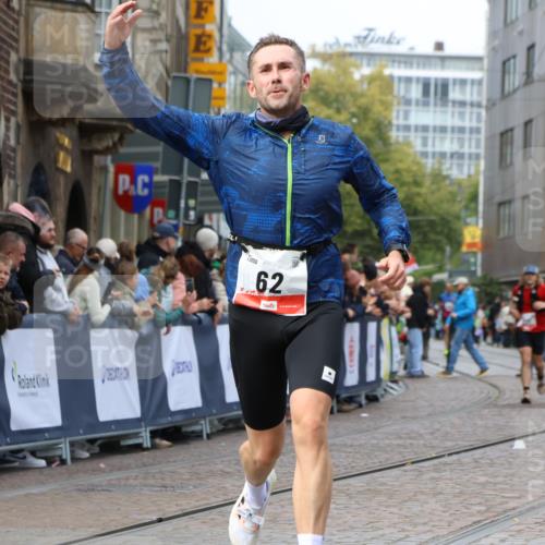 05.10.2025 - 20. swb-Marathon Bremen Strokosch-Dieckow http://msf.ph/oto/9250762 05.10.2025 12:48:37 Ziel 62, 603, 742, 871 meine-sportfotos.de