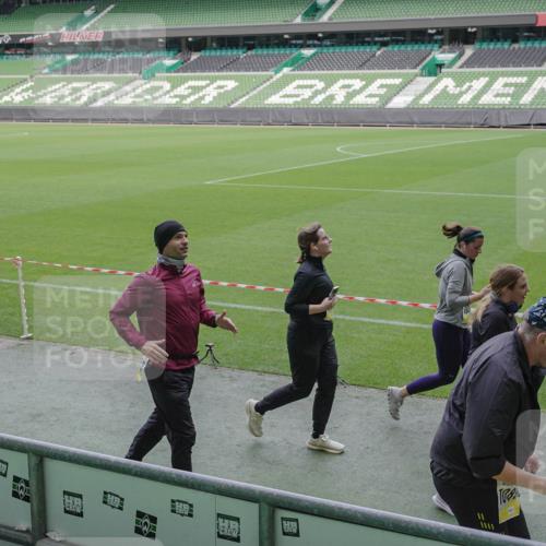 05.10.2025 - 20. swb-Marathon Bremen Michael Burmester http://msf.ph/oto/9250763 05.10.2025 10:40:32 Laufen im Stadion 7799, 8111, 9205, 9220, 9241, 9245, 9275, 9286, 9308, 9321, 9353, 9387, 9423, 9438, 9440, 9466, 9483, 9491, 9552, 9554, 9571, 9615, 9619, 9623, 9690, 9702, 9712, 9721, 9804, 9853, 9866, 9877, 9892, 9901, 9931, 9942, 9976, 10001, 10037, 10058, 10081, 10135, 10157, 10160, 10168, 10193, 10243, 10286, 10343, 10383, 10419, 10422, 10451, 10532, 10542, 10563, 10580, 10619, 10674, 10699, 10737, 11090, 11270, 7779, 7789, 9180, 9186, 9286, 9419, 9661, 9662, 11044 meine-sportfotos.de