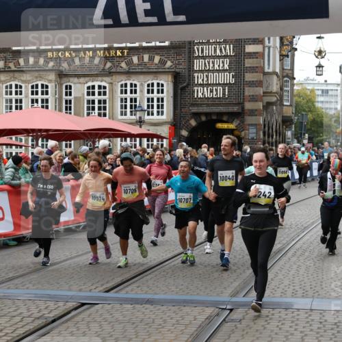 05.10.2025 - 20. swb-Marathon Bremen Yannick Fuchs http://msf.ph/oto/9250780 05.10.2025 11:13:49 Ziel 9242, 9899, 10040, 10364, 10433, 10574, 10705, 10707, 10957, 11060, 11068, 11264, 11385 meine-sportfotos.de