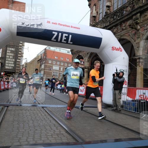 05.10.2025 - 20. swb-Marathon Bremen Yannick Fuchs http://msf.ph/oto/9250781 05.10.2025 10:53:41 Ziel 9238, 9461, 9464, 9569, 9957, 10310, 10369, 10468, 10642, 10655, 10934, 11246, 11545, 11716 meine-sportfotos.de