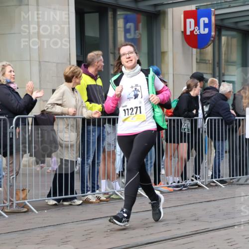 05.10.2025 - 20. swb-Marathon Bremen Strokosch-Dieckow http://msf.ph/oto/9250784 05.10.2025 10:54:08 Ziel 9367, 9392, 9407, 9574, 9633, 10032, 10097, 10174, 10178, 10234, 10296, 10402, 10768, 10810, 10915, 11040, 11045, 11089, 11271, 11321, 11694, 9367, 9392, 9407, 9574, 9633, 10032, 10097, 10174, 10178, 10234, 10296, 10402, 10768, 10810, 10915, 11040, 11045, 11089, 11271, 11321, 11694 meine-sportfotos.de