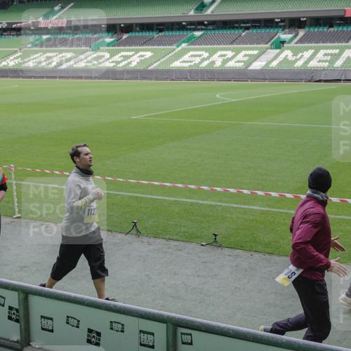 05.10.2025 - 20. swb-Marathon Bremen Michael Burmester http://msf.ph/oto/9250793 05.10.2025 10:40:33 Laufen im Stadion 7799, 8111, 9205, 9220, 9241, 9245, 9275, 9308, 9321, 9353, 9387, 9423, 9438, 9440, 9466, 9483, 9491, 9552, 9554, 9571, 9615, 9619, 9623, 9690, 9702, 9712, 9721, 9804, 9853, 9866, 9877, 9892, 9901, 9931, 9942, 9976, 10001, 10037, 10058, 10081, 10100, 10101, 10135, 10157, 10160, 10168, 10193, 10243, 10286, 10343, 10383, 10419, 10422, 10451, 10532, 10542, 10563, 10580, 10619, 10674, 10699, 10737, 11090, 11270, 7779, 7789, 9180, 9186, 9286, 9419, 9661, 9662, 11044 meine-sportfotos.de