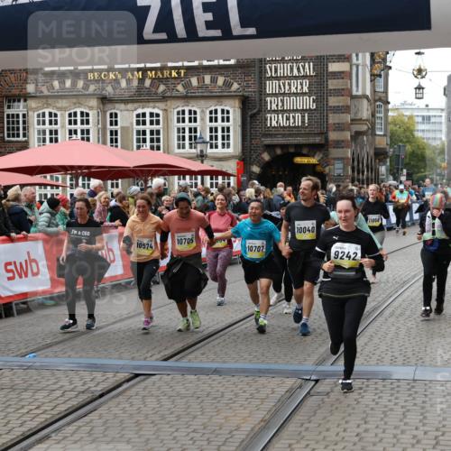05.10.2025 - 20. swb-Marathon Bremen Yannick Fuchs http://msf.ph/oto/9250800 05.10.2025 11:13:49 Ziel 9242, 9899, 10040, 10364, 10433, 10574, 10705, 10707, 10957, 11060, 11068, 11264, 11385 meine-sportfotos.de