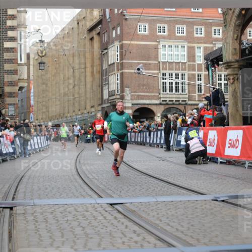 05.10.2025 - 20. swb-Marathon Bremen Yannick Fuchs http://msf.ph/oto/9250810 05.10.2025 10:44:43 Ziel 9897, 10554, 11666 meine-sportfotos.de