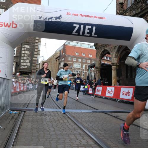 05.10.2025 - 20. swb-Marathon Bremen Yannick Fuchs http://msf.ph/oto/9250811 05.10.2025 10:53:42 Ziel 9238, 9461, 9464, 9569, 10310, 10369, 10468, 10642, 10925, 10934, 11246, 11545 meine-sportfotos.de