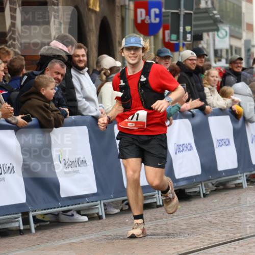05.10.2025 - 20. swb-Marathon Bremen Strokosch-Dieckow http://msf.ph/oto/9250813 05.10.2025 12:48:44 Ziel 871, 2133, 3552 meine-sportfotos.de