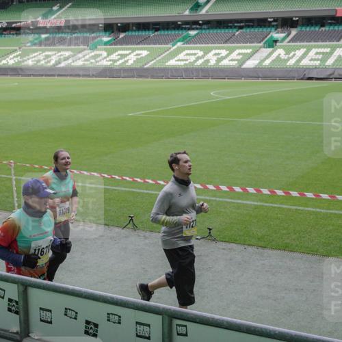 05.10.2025 - 20. swb-Marathon Bremen Michael Burmester http://msf.ph/oto/9250816 05.10.2025 10:40:34 Laufen im Stadion 7799, 8111, 9205, 9220, 9241, 9245, 9275, 9308, 9321, 9353, 9387, 9423, 9438, 9440, 9466, 9483, 9491, 9552, 9554, 9571, 9615, 9619, 9623, 9690, 9702, 9712, 9721, 9804, 9853, 9866, 9877, 9892, 9931, 9942, 9976, 10001, 10037, 10058, 10081, 10100, 10101, 10135, 10160, 10168, 10193, 10243, 10286, 10343, 10383, 10419, 10422, 10451, 10532, 10542, 10563, 10580, 10619, 10674, 10699, 10737, 11090, 11270, 7779, 7789, 9186, 9220, 9286, 9419, 9661, 9662, 11044 meine-sportfotos.de