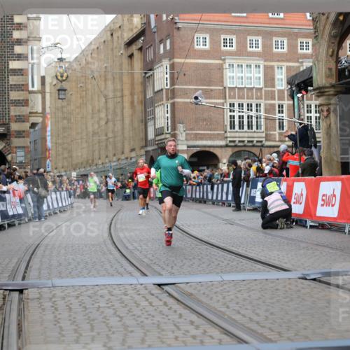 05.10.2025 - 20. swb-Marathon Bremen Yannick Fuchs http://msf.ph/oto/9250819 05.10.2025 10:44:43 Ziel 9897, 10554, 11666 meine-sportfotos.de