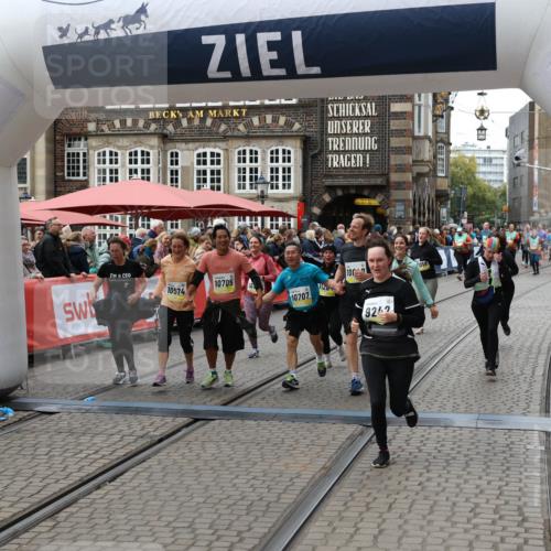 05.10.2025 - 20. swb-Marathon Bremen Yannick Fuchs http://msf.ph/oto/9250822 05.10.2025 11:13:49 Ziel 9242, 9899, 10040, 10364, 10433, 10574, 10705, 10707, 10957, 11060, 11068, 11264, 11385 meine-sportfotos.de