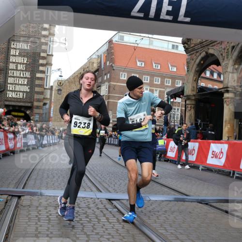 05.10.2025 - 20. swb-Marathon Bremen Yannick Fuchs http://msf.ph/oto/9250829 05.10.2025 10:53:42 Ziel 9238, 9461, 9464, 9569, 10310, 10369, 10468, 10642, 10925, 10934, 11246, 11545 meine-sportfotos.de