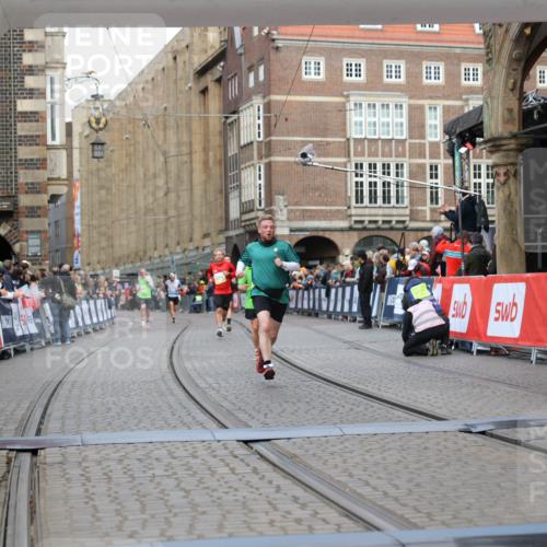 05.10.2025 - 20. swb-Marathon Bremen Yannick Fuchs http://msf.ph/oto/9250831 05.10.2025 10:44:43 Ziel 9897, 10554, 11666 meine-sportfotos.de