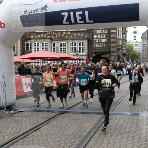 05.10.2025 - 20. swb-Marathon Bremen Yannick Fuchs http://msf.ph/oto/9250840 05.10.2025 11:13:50 Ziel 9242, 9899, 10040, 10364, 10433, 10574, 10705, 10707, 10957, 11060, 11068, 11264, 11385 meine-sportfotos.de