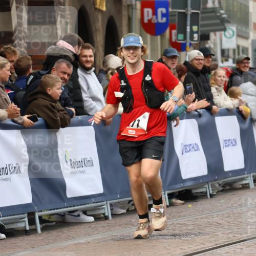 05.10.2025 - 20. swb-Marathon Bremen Strokosch-Dieckow http://msf.ph/oto/9250841 05.10.2025 12:48:44 Ziel 871, 2133, 3552 meine-sportfotos.de