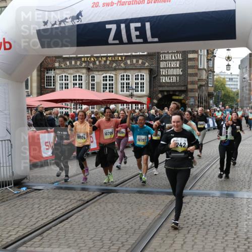 05.10.2025 - 20. swb-Marathon Bremen Yannick Fuchs http://msf.ph/oto/9250848 05.10.2025 11:13:50 Ziel 9242, 9899, 10040, 10364, 10433, 10574, 10705, 10707, 10957, 11060, 11068, 11264, 11385 meine-sportfotos.de