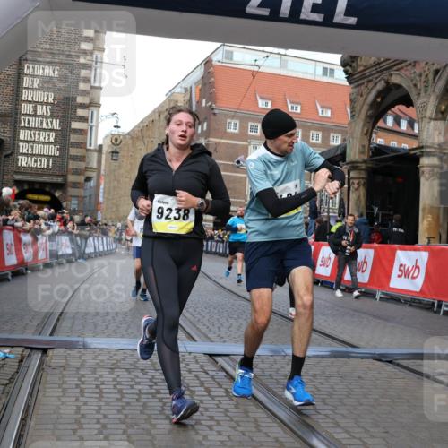 05.10.2025 - 20. swb-Marathon Bremen Yannick Fuchs http://msf.ph/oto/9250850 05.10.2025 10:53:42 Ziel 9238, 9461, 9464, 9569, 10310, 10369, 10468, 10642, 10925, 10934, 11246, 11545 meine-sportfotos.de