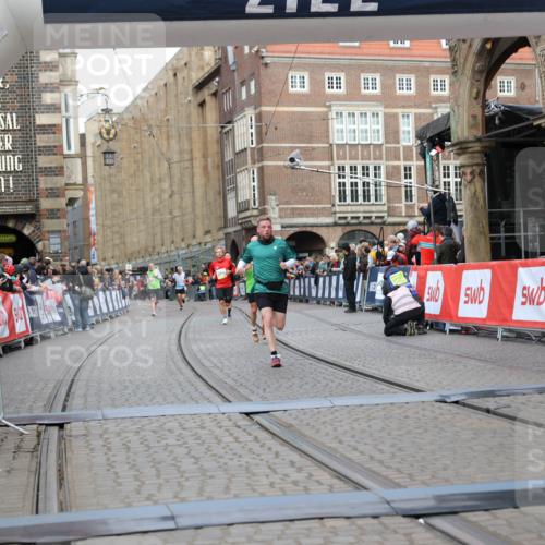 05.10.2025 - 20. swb-Marathon Bremen Yannick Fuchs http://msf.ph/oto/9250851 05.10.2025 10:44:43 Ziel 9897, 10554, 11666 meine-sportfotos.de