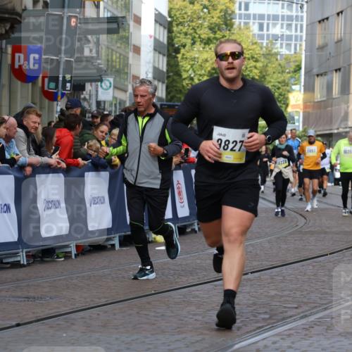 05.10.2025 - 20. swb-Marathon Bremen Strokosch-Dieckow http://msf.ph/oto/9250854 05.10.2025 11:00:46 Ziel 9327, 9389, 9827, 9858, 10182, 10571, 10690, 10872, 10901, 11155 meine-sportfotos.de