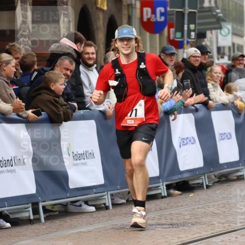 05.10.2025 - 20. swb-Marathon Bremen Strokosch-Dieckow http://msf.ph/oto/9250865 05.10.2025 12:48:44 Ziel 871, 2133, 3552 meine-sportfotos.de