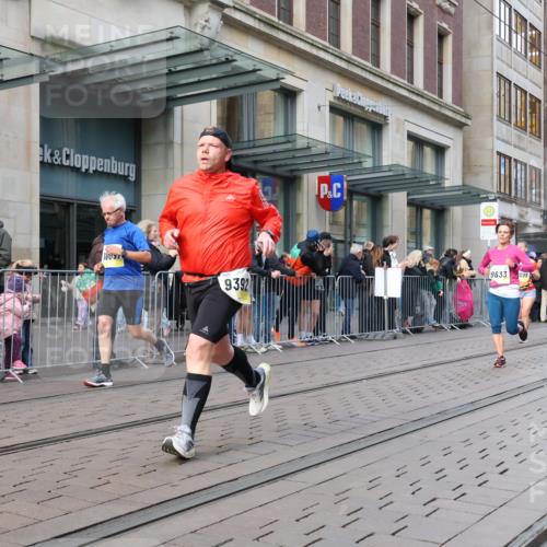 05.10.2025 - 20. swb-Marathon Bremen Strokosch-Dieckow http://msf.ph/oto/9250872 05.10.2025 10:54:10 Ziel 9367, 9392, 9407, 9633, 10032, 10097, 10174, 10178, 10296, 10402, 10768, 10810, 10915, 11040, 11045, 11089, 11271, 11321, 11694, 9367, 9392, 9407, 9633, 10032, 10097, 10174, 10178, 10296, 10402, 10768, 10810, 10915, 11040, 11045, 11089, 11271, 11321, 11694 meine-sportfotos.de