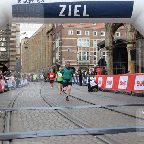 05.10.2025 - 20. swb-Marathon Bremen Yannick Fuchs http://msf.ph/oto/9250874 05.10.2025 10:44:43 Ziel 9897, 10554, 11666 meine-sportfotos.de
