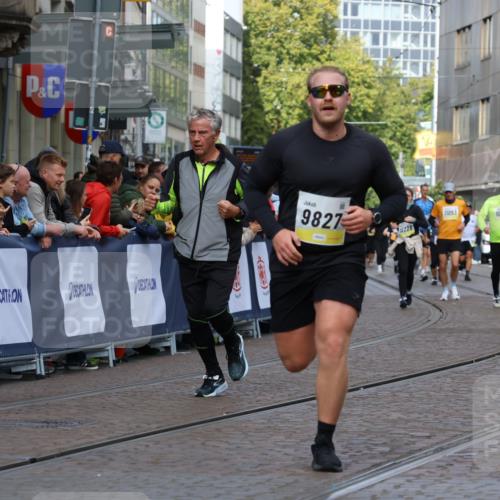 05.10.2025 - 20. swb-Marathon Bremen Strokosch-Dieckow http://msf.ph/oto/9250881 05.10.2025 11:00:46 Ziel 9327, 9389, 9827, 9858, 10182, 10571, 10690, 10872, 10901, 11155 meine-sportfotos.de