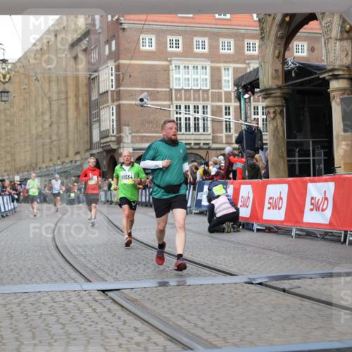 05.10.2025 - 20. swb-Marathon Bremen Yannick Fuchs http://msf.ph/oto/9250893 05.10.2025 10:44:44 Ziel 9897, 10554, 11666 meine-sportfotos.de