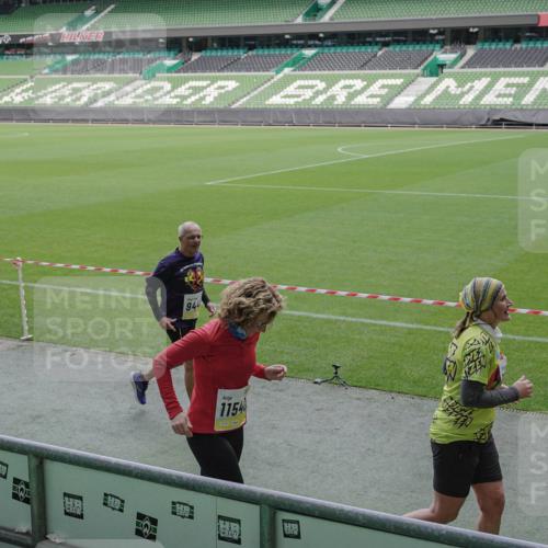 05.10.2025 - 20. swb-Marathon Bremen Michael Burmester http://msf.ph/oto/9250896 05.10.2025 10:40:36 Laufen im Stadion 7706, 7799, 8111, 9205, 9241, 9245, 9275, 9308, 9321, 9353, 9387, 9423, 9438, 9440, 9446, 9466, 9483, 9491, 9552, 9554, 9571, 9615, 9619, 9623, 9690, 9702, 9712, 9721, 9804, 9853, 9866, 9877, 9892, 9931, 9942, 9976, 10001, 10037, 10058, 10081, 10100, 10101, 10135, 10160, 10168, 10193, 10243, 10286, 10343, 10383, 10419, 10532, 10542, 10563, 10580, 10619, 10674, 10699, 10737, 11090, 11270, 7779, 7789, 9186, 9220, 9286, 9419, 9661, 9662, 11044 meine-sportfotos.de