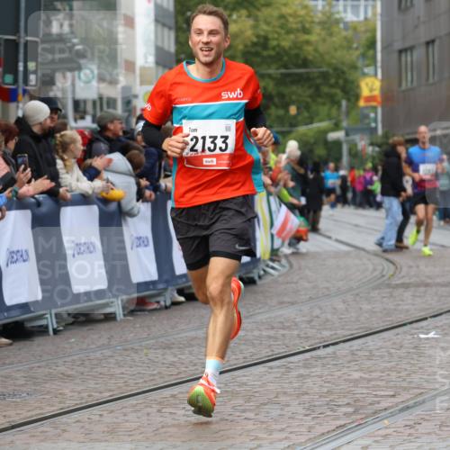 05.10.2025 - 20. swb-Marathon Bremen Strokosch-Dieckow http://msf.ph/oto/9250898 05.10.2025 12:48:46 Ziel 871, 2133, 3552 meine-sportfotos.de