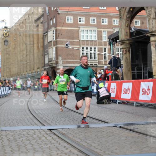 05.10.2025 - 20. swb-Marathon Bremen Yannick Fuchs http://msf.ph/oto/9250925 05.10.2025 10:44:44 Ziel 9897, 10554, 11666 meine-sportfotos.de