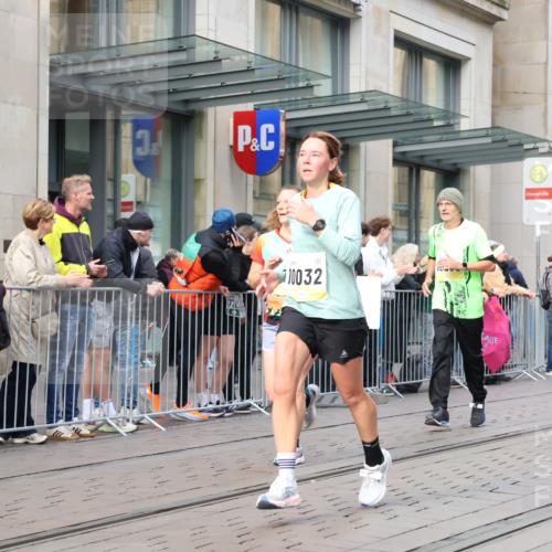 05.10.2025 - 20. swb-Marathon Bremen Strokosch-Dieckow http://msf.ph/oto/9250935 05.10.2025 10:54:12 Ziel 9282, 9295, 9367, 9392, 9407, 9591, 9633, 10007, 10032, 10097, 10174, 10178, 10296, 10768, 10810, 10915, 11040, 11045, 11089, 11271, 11321, 11694, 9282, 9295, 9367, 9392, 9407, 9591, 9633, 10007, 10032, 10097, 10174, 10178, 10296, 10768, 10810, 10915, 11040, 11045, 11089, 11271, 11321, 11694 meine-sportfotos.de