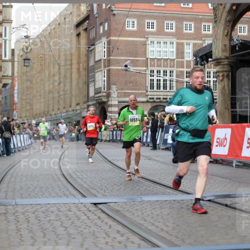 05.10.2025 - 20. swb-Marathon Bremen Yannick Fuchs http://msf.ph/oto/9250957 05.10.2025 10:44:45 Ziel 9897, 10554, 11666, 11714 meine-sportfotos.de