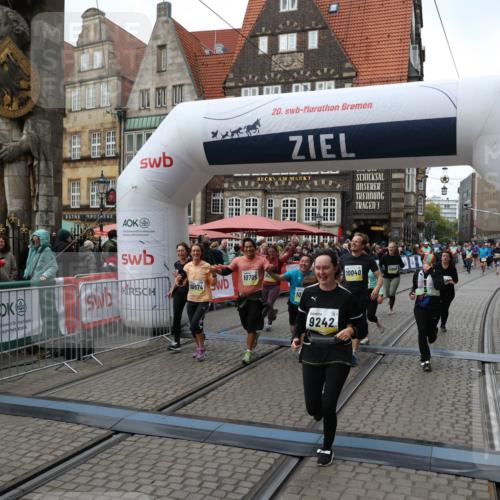 05.10.2025 - 20. swb-Marathon Bremen Yannick Fuchs http://msf.ph/oto/9250962 05.10.2025 11:13:50 Ziel 9242, 9899, 10040, 10364, 10433, 10574, 10705, 10707, 10957, 11060, 11068, 11264, 11385 meine-sportfotos.de