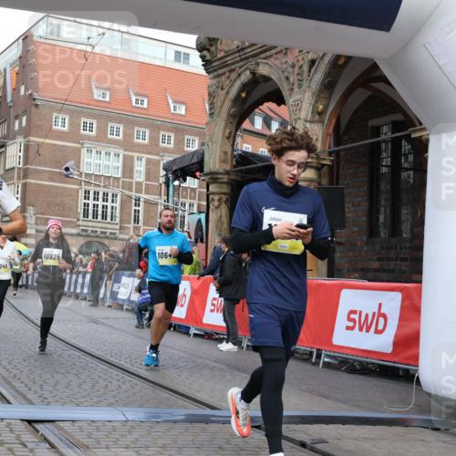 05.10.2025 - 20. swb-Marathon Bremen Yannick Fuchs http://msf.ph/oto/9250964 05.10.2025 10:53:44 Ziel 9238, 9461, 9464, 9569, 10310, 10642, 10925, 11046, 11246 meine-sportfotos.de