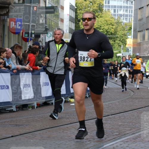 05.10.2025 - 20. swb-Marathon Bremen Strokosch-Dieckow http://msf.ph/oto/9250967 05.10.2025 11:00:47 Ziel 9327, 9389, 9827, 10182, 10571, 10690, 10872, 10901, 11155 meine-sportfotos.de