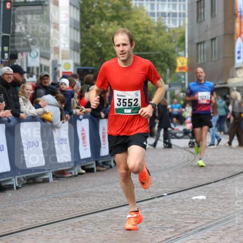 05.10.2025 - 20. swb-Marathon Bremen Strokosch-Dieckow http://msf.ph/oto/9250976 05.10.2025 12:48:50 Ziel 1293, 3552 meine-sportfotos.de