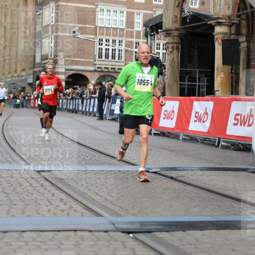 05.10.2025 - 20. swb-Marathon Bremen Yannick Fuchs http://msf.ph/oto/9250978 05.10.2025 10:44:46 Ziel 9897, 10092, 10554, 11666, 11714 meine-sportfotos.de