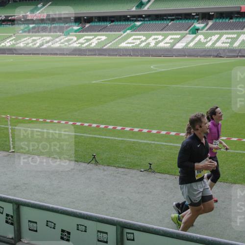 05.10.2025 - 20. swb-Marathon Bremen Michael Burmester http://msf.ph/oto/9250979 05.10.2025 10:40:43 Laufen im Stadion 7706, 7799, 8111, 9001, 9178, 9191, 9205, 9241, 9245, 9275, 9306, 9308, 9321, 9334, 9353, 9355, 9387, 9423, 9438, 9440, 9446, 9466, 9483, 9491, 9530, 9537, 9552, 9571, 9605, 9615, 9617, 9619, 9623, 9690, 9702, 9712, 9721, 9764, 9804, 9853, 9866, 9877, 9892, 9931, 9942, 10001, 10037, 10058, 10081, 10100, 10101, 10135, 10160, 10168, 10193, 10243, 10343, 10419, 10542, 10550, 10563, 10580, 10674, 10699, 10737, 11090, 11270, 7779, 9220, 9286, 9554, 9571, 9661, 9662, 9931 meine-sportfotos.de