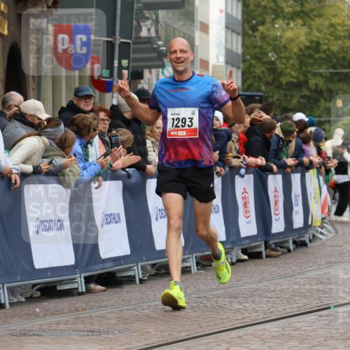 05.10.2025 - 20. swb-Marathon Bremen Strokosch-Dieckow http://msf.ph/oto/9251007 05.10.2025 12:48:55 Ziel 1293 meine-sportfotos.de