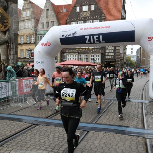 05.10.2025 - 20. swb-Marathon Bremen Yannick Fuchs http://msf.ph/oto/9251026 05.10.2025 11:13:51 Ziel 9242, 9899, 10040, 10364, 10433, 10574, 10705, 10707, 10957, 11060, 11068, 11264, 11385 meine-sportfotos.de