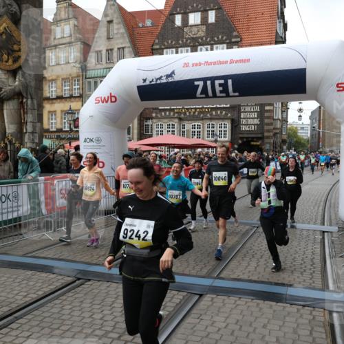 05.10.2025 - 20. swb-Marathon Bremen Yannick Fuchs http://msf.ph/oto/9251051 05.10.2025 11:13:51 Ziel 9242, 9899, 10040, 10364, 10433, 10574, 10705, 10707, 10957, 11060, 11068, 11264, 11385 meine-sportfotos.de