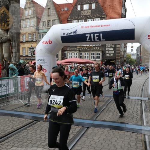 05.10.2025 - 20. swb-Marathon Bremen Yannick Fuchs http://msf.ph/oto/9251058 05.10.2025 11:13:51 Ziel 9242, 9899, 10040, 10364, 10433, 10574, 10705, 10707, 10957, 11060, 11068, 11264, 11385 meine-sportfotos.de