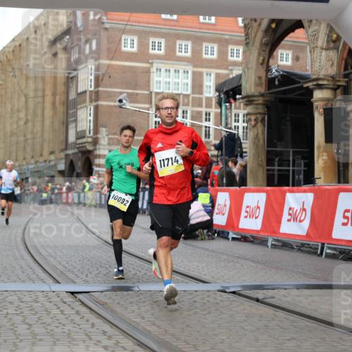 05.10.2025 - 20. swb-Marathon Bremen Yannick Fuchs http://msf.ph/oto/9251074 05.10.2025 10:44:49 Ziel 9897, 10092, 10306, 10554, 11666, 11714 meine-sportfotos.de