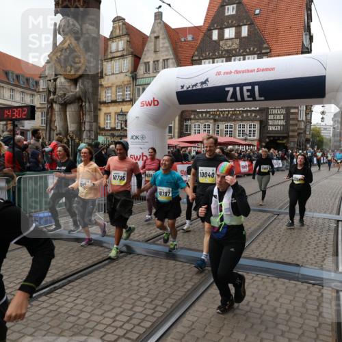 05.10.2025 - 20. swb-Marathon Bremen Yannick Fuchs http://msf.ph/oto/9251078 05.10.2025 11:13:52 Ziel 9242, 9899, 10040, 10364, 10574, 10705, 10707, 10957, 11060, 11068, 11264, 11385 meine-sportfotos.de