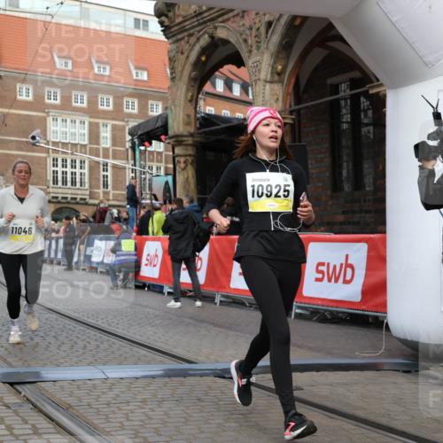 05.10.2025 - 20. swb-Marathon Bremen Yannick Fuchs http://msf.ph/oto/9251099 05.10.2025 10:53:46 Ziel 9238, 9461, 9464, 9569, 10310, 10642, 10925, 11046, 11246 meine-sportfotos.de