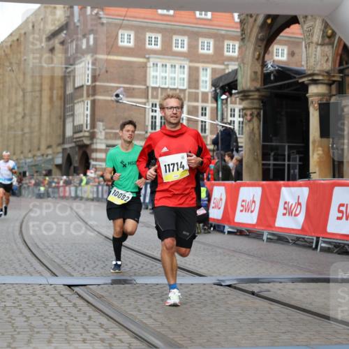 05.10.2025 - 20. swb-Marathon Bremen Yannick Fuchs http://msf.ph/oto/9251102 05.10.2025 10:44:49 Ziel 9897, 10092, 10306, 10554, 11666, 11714 meine-sportfotos.de