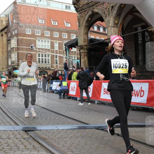 05.10.2025 - 20. swb-Marathon Bremen Yannick Fuchs http://msf.ph/oto/9251108 05.10.2025 10:53:46 Ziel 9238, 9461, 9464, 9569, 10310, 10642, 10925, 11046, 11246 meine-sportfotos.de