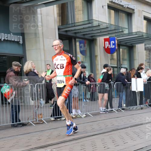 05.10.2025 - 20. swb-Marathon Bremen Strokosch-Dieckow http://msf.ph/oto/9251110 05.10.2025 10:54:17 Ziel 8326, 9282, 9295, 9367, 9392, 9436, 9591, 9633, 9754, 9776, 10007, 10032, 10097, 10174, 10178, 10296, 10487, 10768, 10770, 10810, 11045, 11089, 11163, 11271, 11276, 11321, 11694, 8326, 9282, 9295, 9367, 9392, 9436, 9591, 9633, 9754, 9776, 10007, 10032, 10097, 10174, 10178, 10296, 10487, 10768, 10770, 10810, 11045, 11089, 11163, 11271, 11276, 11321, 11694 meine-sportfotos.de
